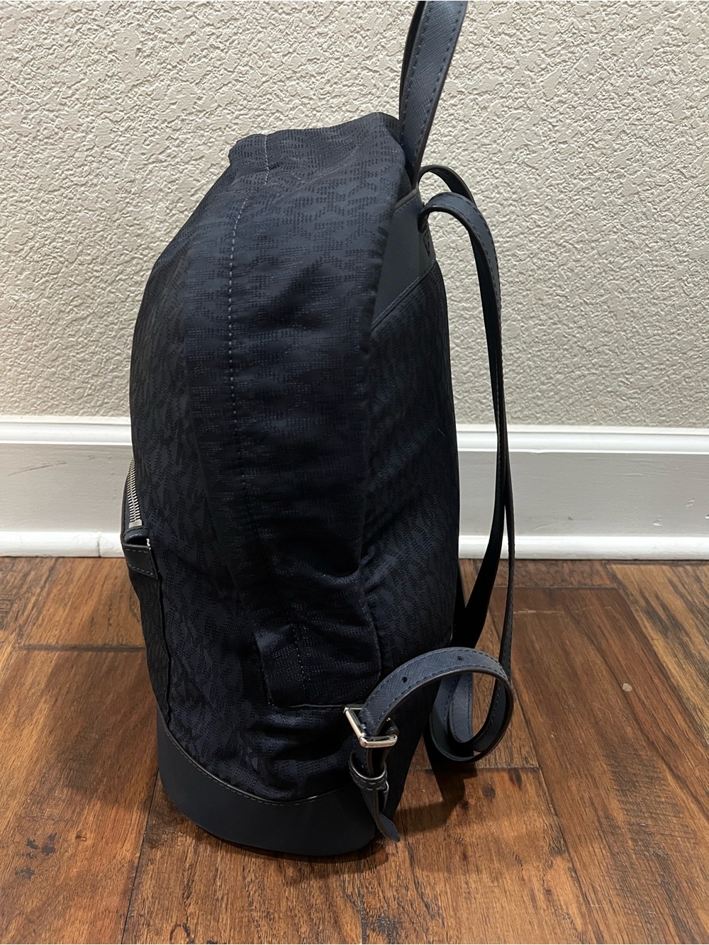 NWOT Brand New Michael Kors Navy Backpack - Picture 2 of 9
